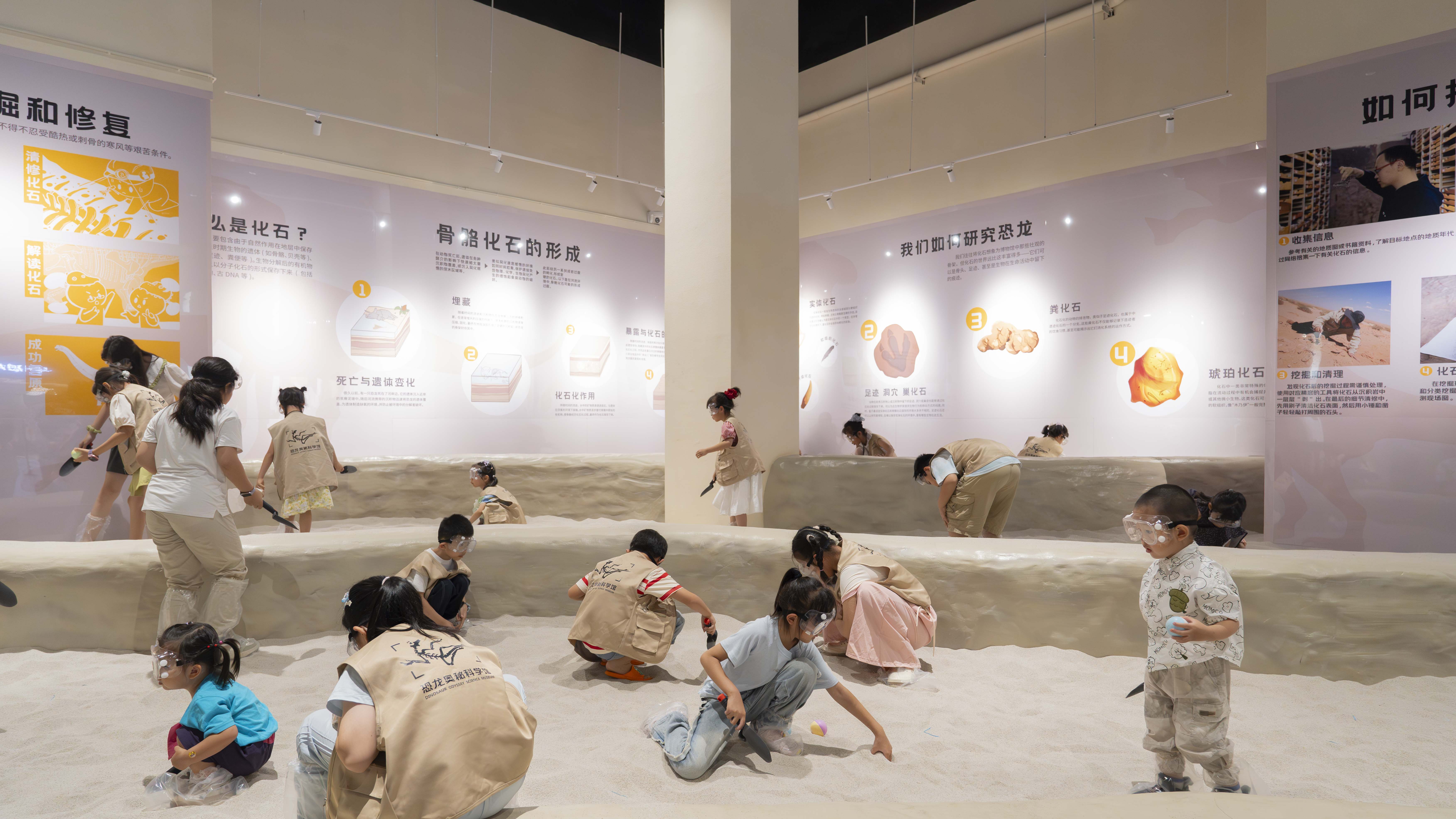 南宁亲子室内活动指南：恐龙奥秘科学馆沙池盲盒挖掘与恐龙拼豆DIY动手体验